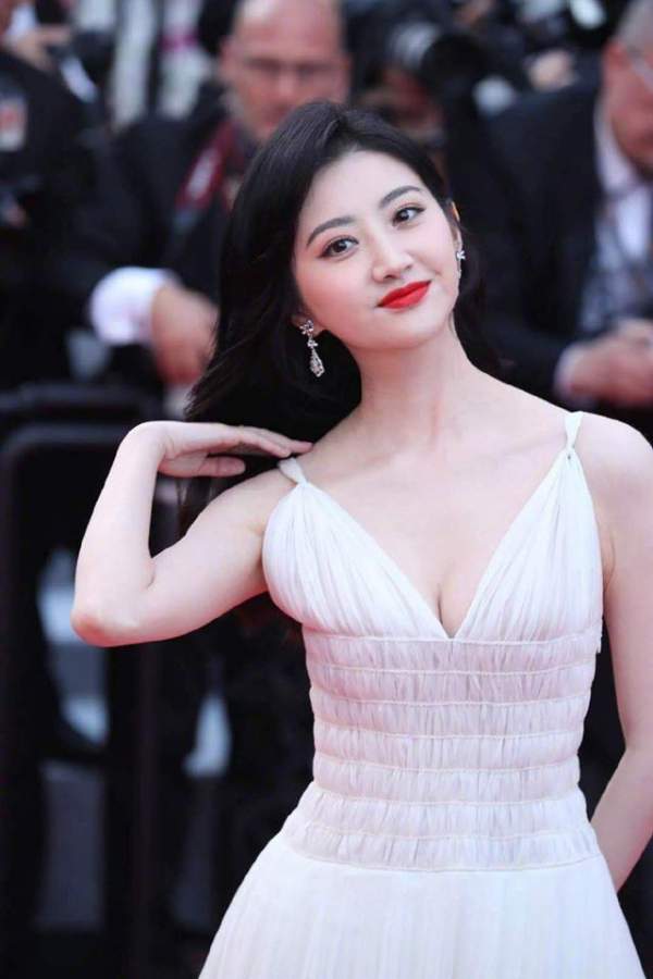 Hai nữ diễn viên Trung Quốc bị ban tổ chức LHP Cannes 2019 "đuổi khéo" khỏi thảm đỏ