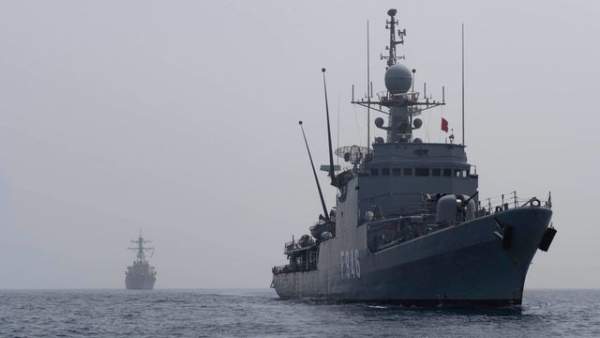 Hai tàu chiến Mỹ chở tên lửa hành trình tới vùng biển gần Iran