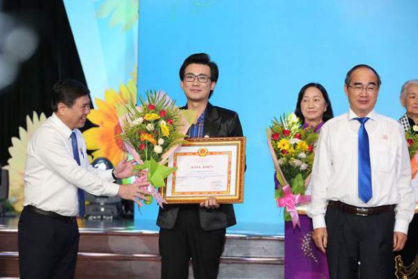 BTV Tấn Tài, ca sĩ Chí Thiện nhận bằng khen "Học tập và làm theo đạo đức Hồ Chí Minh" 3
