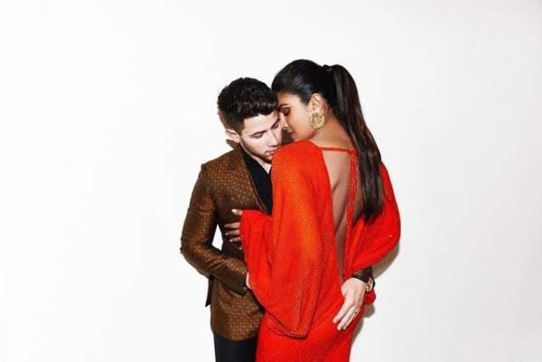 Priyanka Chopra - Nick Jonas: Cặp đôi nổi bật nhất LHP Cannes 8