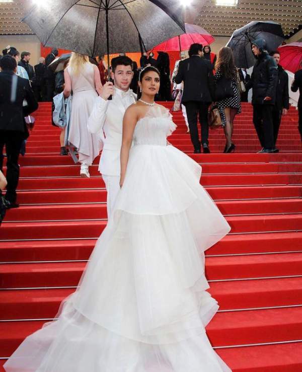 Priyanka Chopra - Nick Jonas: Cặp đôi nổi bật nhất LHP Cannes 2