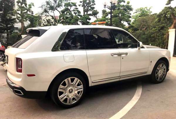 Siêu xe Rolls-Royce Cullinan đột ngột xuất hiện tại Việt Nam 5