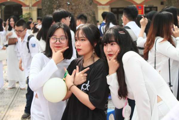 Những nữ sinh xinh đẹp, dễ thương trường Phan Đình Phùng ngày bế giảng 11
