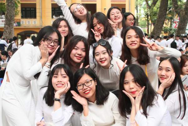 Những nữ sinh xinh đẹp, dễ thương trường Phan Đình Phùng ngày bế giảng 10