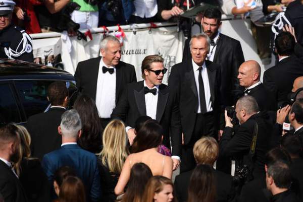 Brad Pitt lịch lãm bên Leonardo DiCaprio