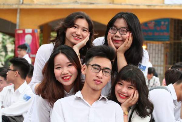 Những nữ sinh xinh đẹp, dễ thương trường Phan Đình Phùng ngày bế giảng 12