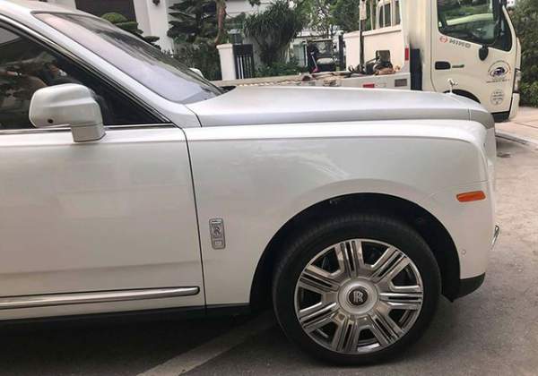 Siêu xe Rolls-Royce Cullinan bất ngờ xuất hiện tại Việt Nam 7