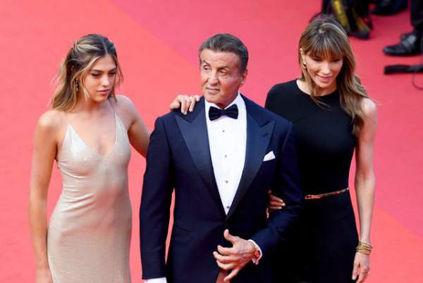 "Rambo" hạnh phúc cùng vợ con dự LHP Cannes 3
