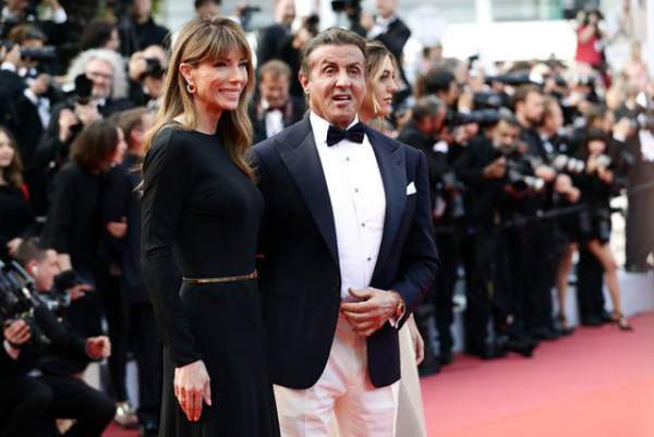"Rambo" hạnh phúc cùng vợ con dự LHP Cannes 5