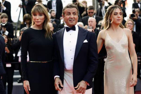 "Rambo" hạnh phúc cùng vợ con dự LHP Cannes 7