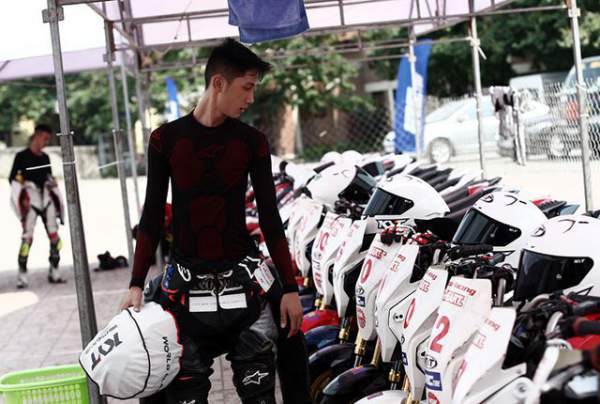 Lần đầu xem đua xe có tổ chức tại Hà Nội