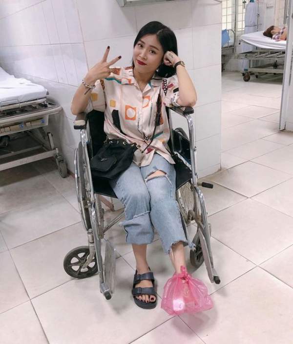 MC Hoàng Linh bị tai nạn lật ngón chân, phải nhập viện 4