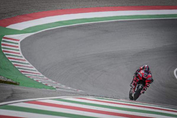 Chặng 6 MotoGP 2019: Petrucci thắng ấn tượng tại Mugello 15