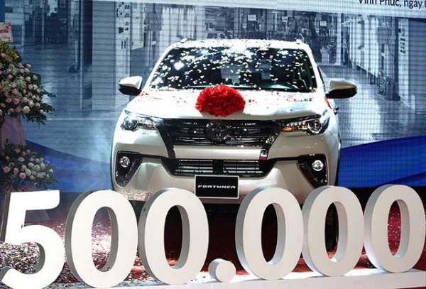 Toyota trở lại lắp ráp Fortuner, tăng giá bán