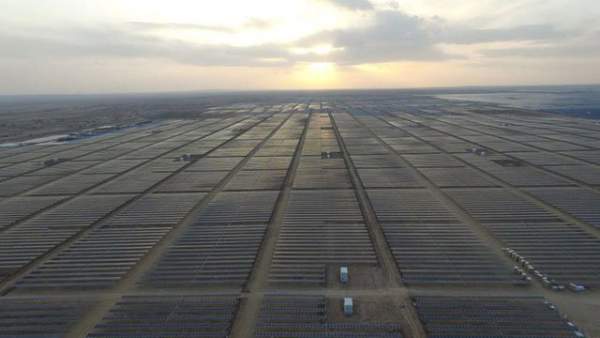 Công viên năng lượng Mặt Trời khổng lồ giữa sa mạc Dubai có thể xô đổ mọi thứ kỷ lục 4