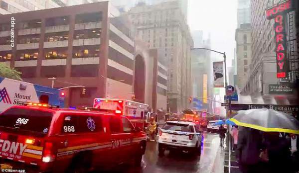 Trực thăng đâm nóc cao ốc, người New York lo sợ kịch bản khủng bố 11/9 9