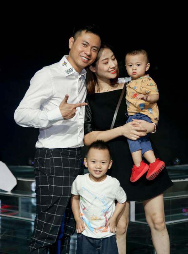 Dương Khắc Linh được vợ mới cưới "chăm sóc tận răng" trong hậu trường 4
