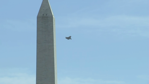 Tổng thống Trump “mục sở thị” F-35 bay tầm thấp qua Nhà Trắng 3