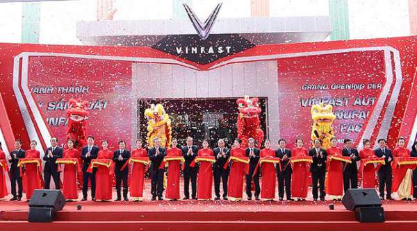 Nhìn lại hành trình 21 tháng ra đời mẫu xe ôtô Việt Nam đầu tiên mang tên VinFast 18