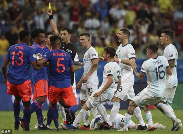 Argentina 0-2 Colombia: Nỗi thất vọng của Messi 3