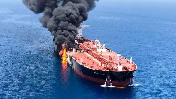 Tổng thống Trump chỉ đích danh Iran tấn công hai tàu dầu 2