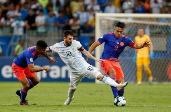 Argentina 0-2 Colombia: Nỗi thất vọng của Messi 7