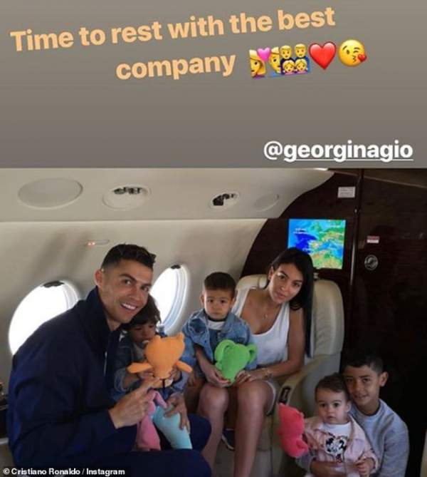 Ronaldo và bạn gái trở về sau kỳ nghỉ tại Hi Lạp 4