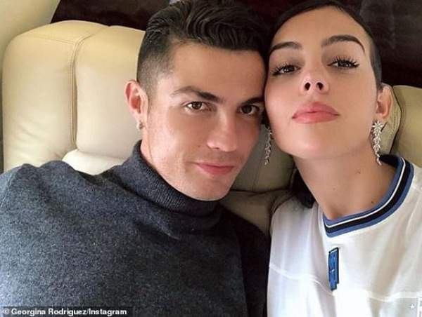 Ronaldo và bạn gái trở về sau kỳ nghỉ tại Hi Lạp 5