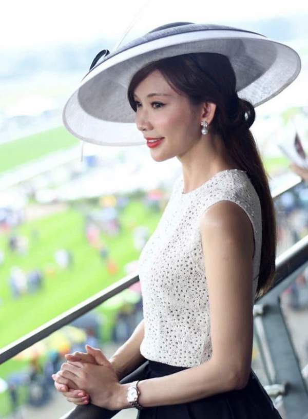 “Cô dâu mới” Lâm Chí Linh tái xuất xinh đẹp sau đám cưới bí mật 8
