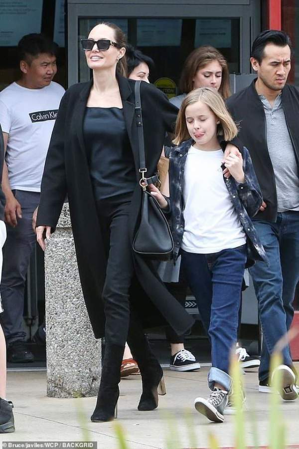 Angelina Jolie dành trọn thời gian cho các con 5