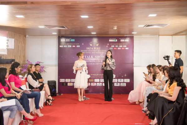 Hoa hậu Hà Nội - Trúc Vũ gây chú ý trên sân khấu Việt – Hàn 2