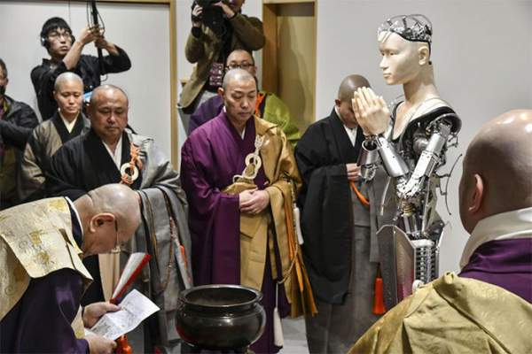 Tranh cãi về "nhà sư người máy" giảng kinh Phật ở ngôi chùa Nhật 2
