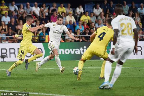 Villarreal 2-2 Real Madrid: Bale lập cú đúp và nhận… thẻ đỏ 3