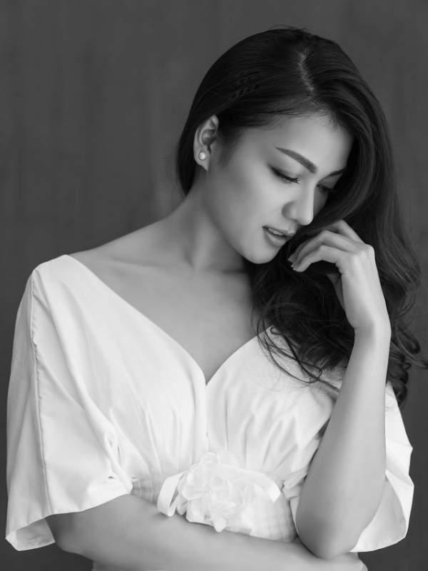 Thái Nhiên Phương đẹp thanh lịch trong bộ ảnh đen trắng 7
