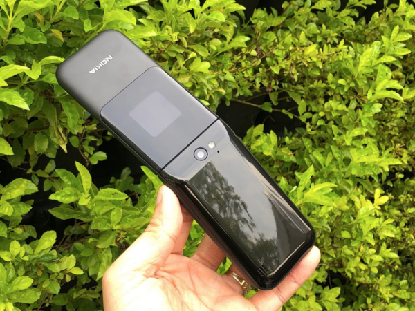 Điện thoại nắp gập đầu tiên của Nokia bán tại Việt Nam, giá 1,9 triệu đồng 2
