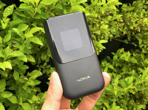 Điện thoại nắp gập đầu tiên của Nokia bán tại Việt Nam, giá 1,9 triệu đồng
