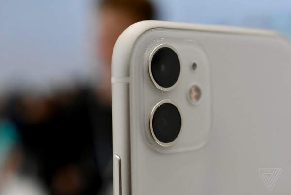 Cận cảnh iPhone 11 - Chiếc smartphone “cận cao cấp” mới ra mắt 4