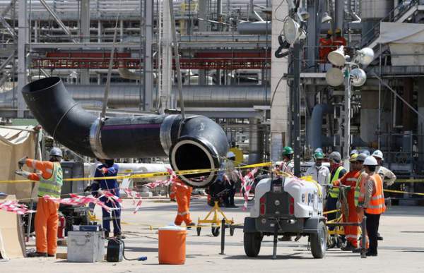 Nhà máy dầu Ả rập Xê út chi chít vết tích hỏa lực sau vụ tấn công chấn động 8