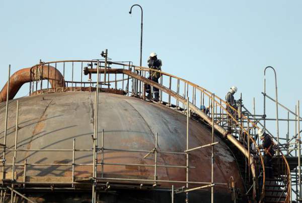 Nhà máy dầu Ả rập Xê út chi chít vết tích hỏa lực sau vụ tấn công chấn động 6
