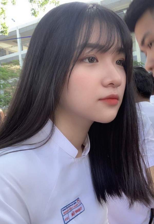 Nữ sinh Đà Nẵng sở hữu chiếc mũi cao xinh đẹp