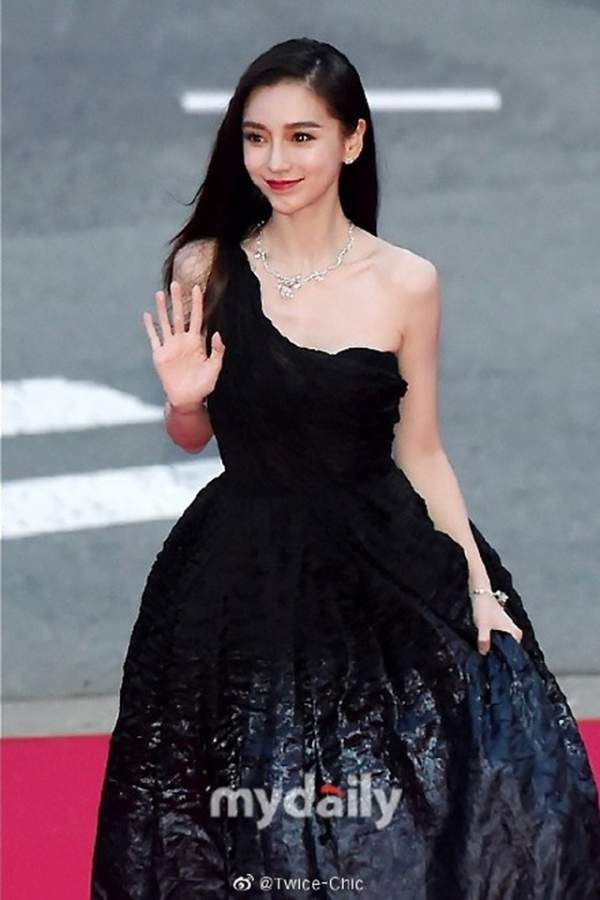 Angelababy đẹp xuất sắc trên thảm đỏ LHP Busan 12