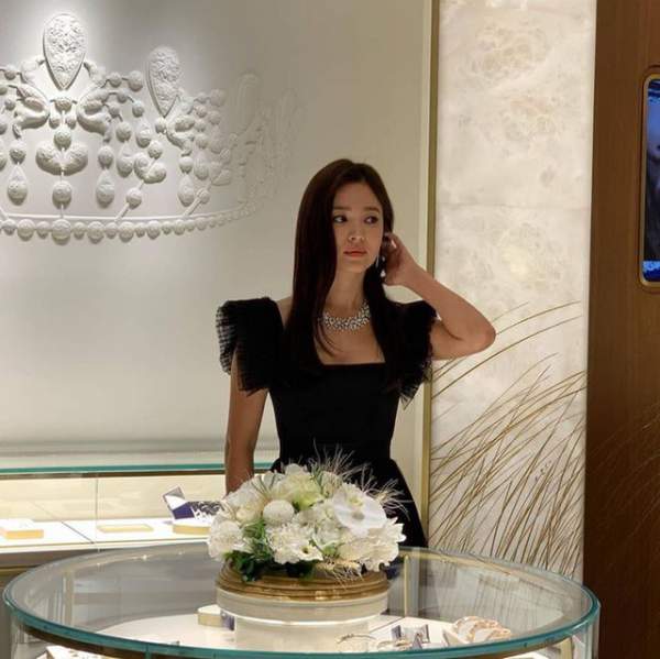 Song Hye Kyo xuất hiện xinh đẹp tại Thái Lan