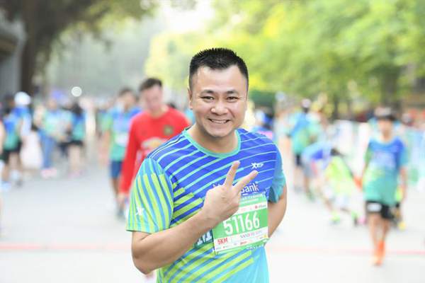 Tự Long, Thành Trung hào hứng thi chạy ở Hồ Gươm 3