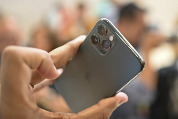 Đắt hơn 3 triệu đồng, iPhone 11 Pro Max chính hãng vẫn bán chạy 2