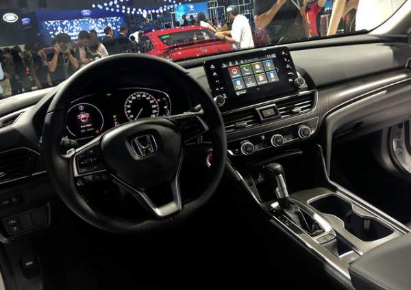 Tiếp tục được nhập khẩu từ Thái Lan, Honda Accord mới có giá từ 1,319 tỉ đồng 10