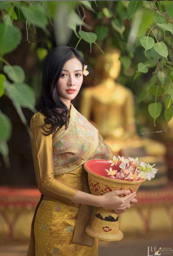 2 cô gái Lào đẹp tuyệt sắc giai nhân: Có người mang dòng máu Việt 13
