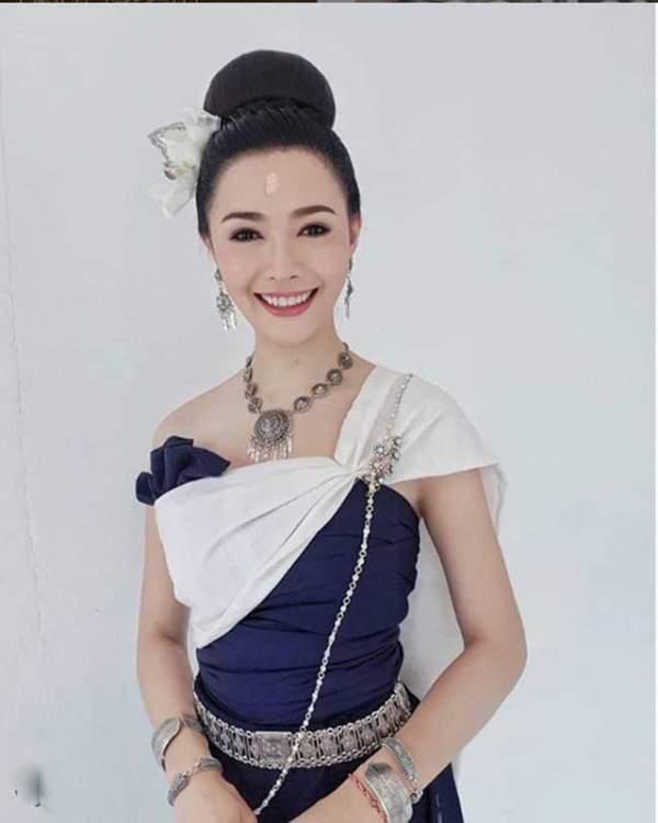 2 cô gái Lào đẹp tuyệt sắc giai nhân: Có người mang dòng máu Việt 15