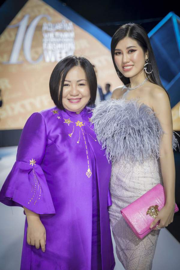 Emily Hồng Nhung nổi bật tại tuần lễ Thời trang Quốc tế Việt Nam