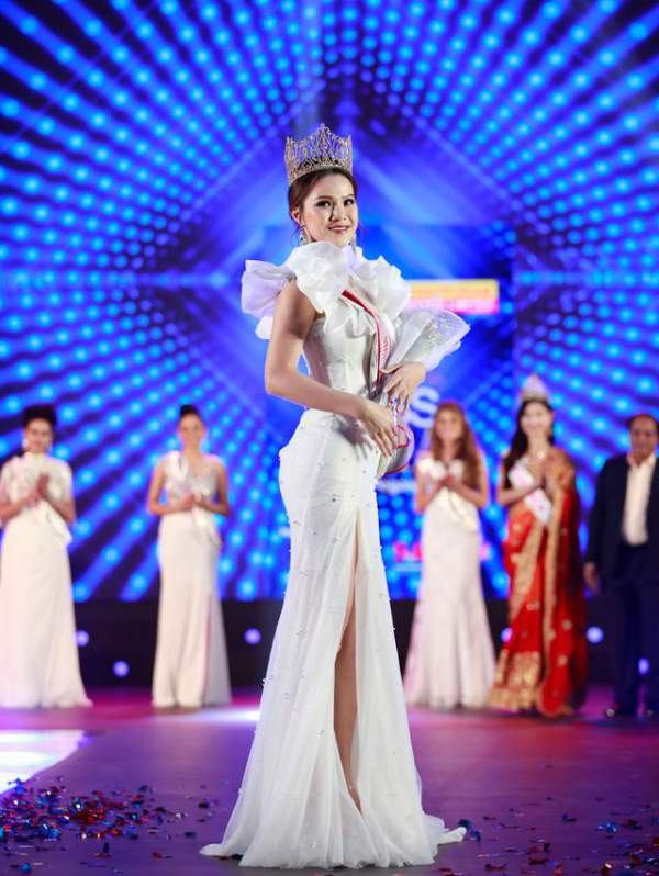 Yến Trang rạng rỡ đăng quang Hoa hậu Châu Á 2019 4