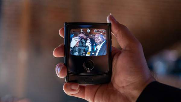 “Huyền thoại” Motorola Rarz chính thức “hồi sinh” với thiết kế màn hình gập 6